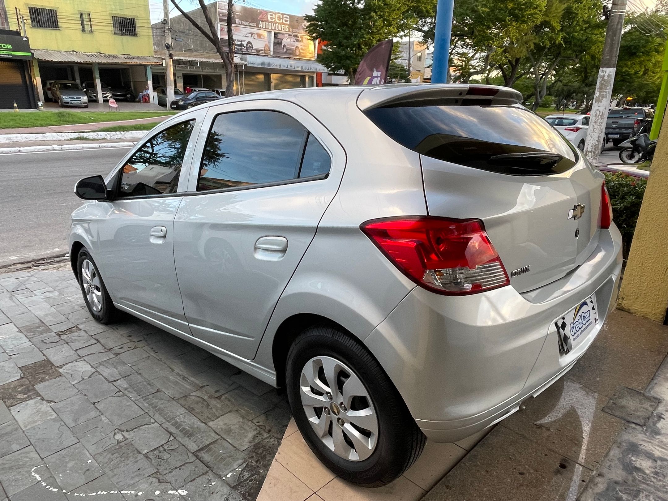 GM - Chevrolet ONIX 4