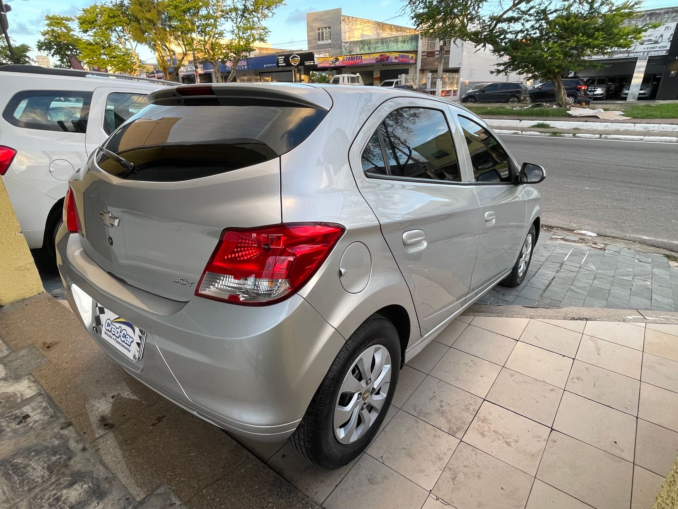 GM - Chevrolet ONIX 6