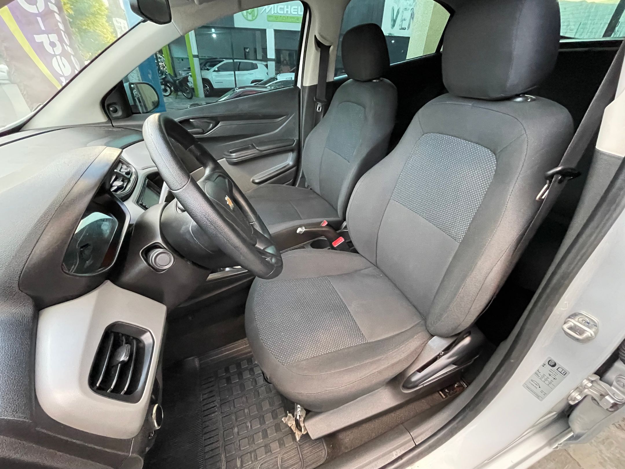 GM - Chevrolet ONIX 10
