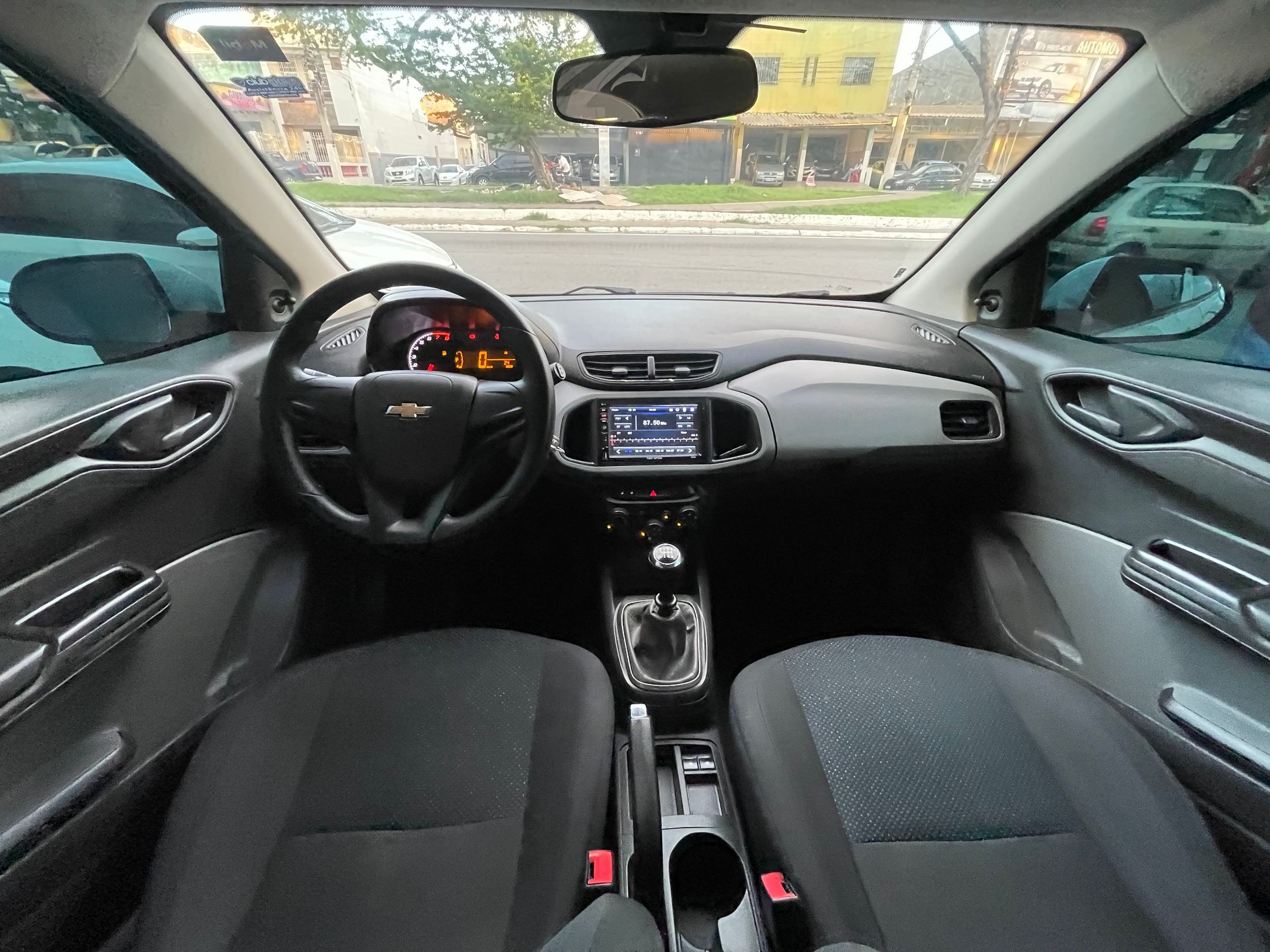 GM - Chevrolet ONIX 11