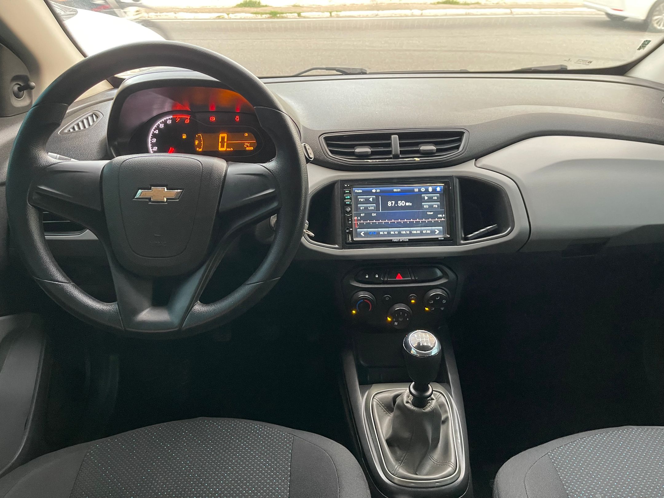 GM - Chevrolet ONIX 12