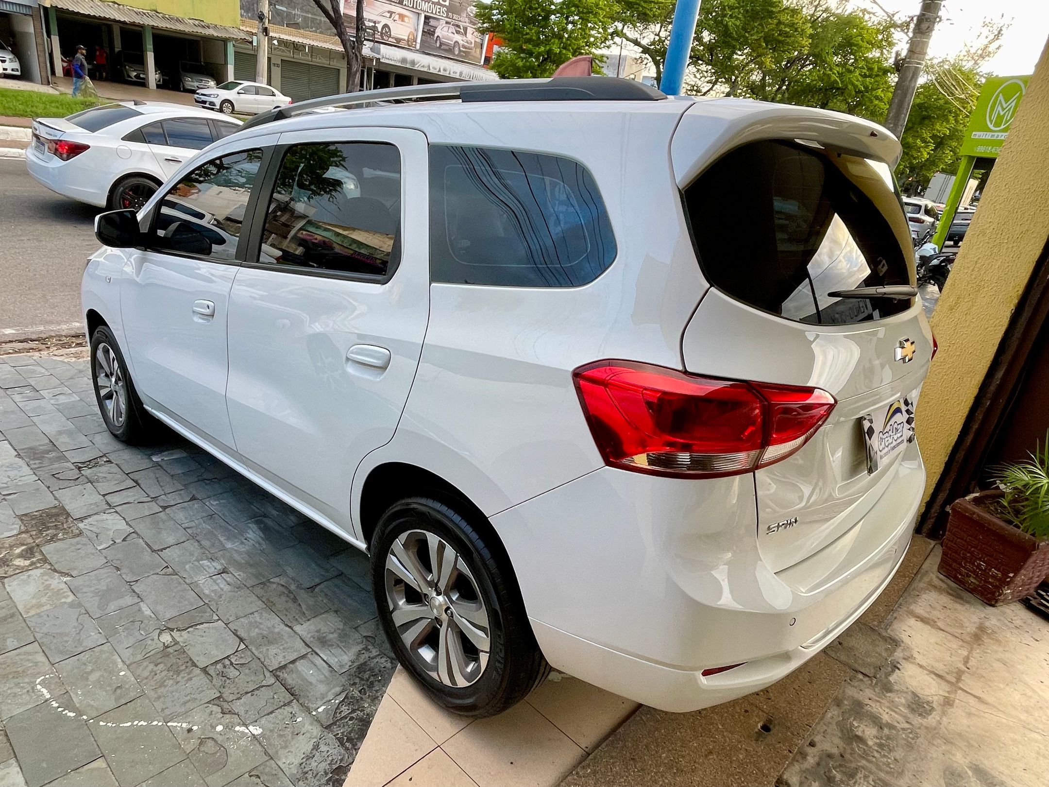CHEVROLET SPIN 8
