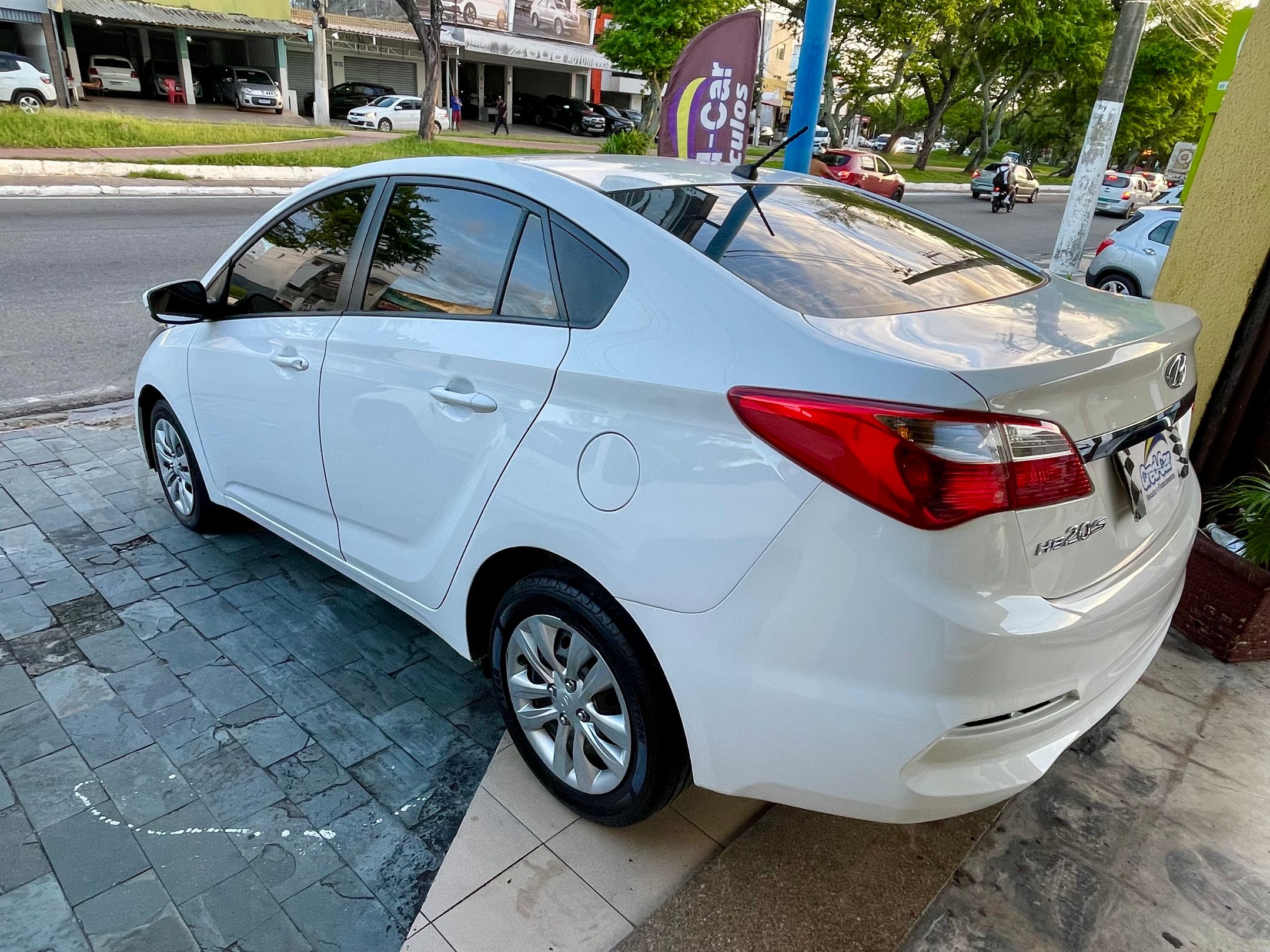 HYUNDAI HB20S 4
