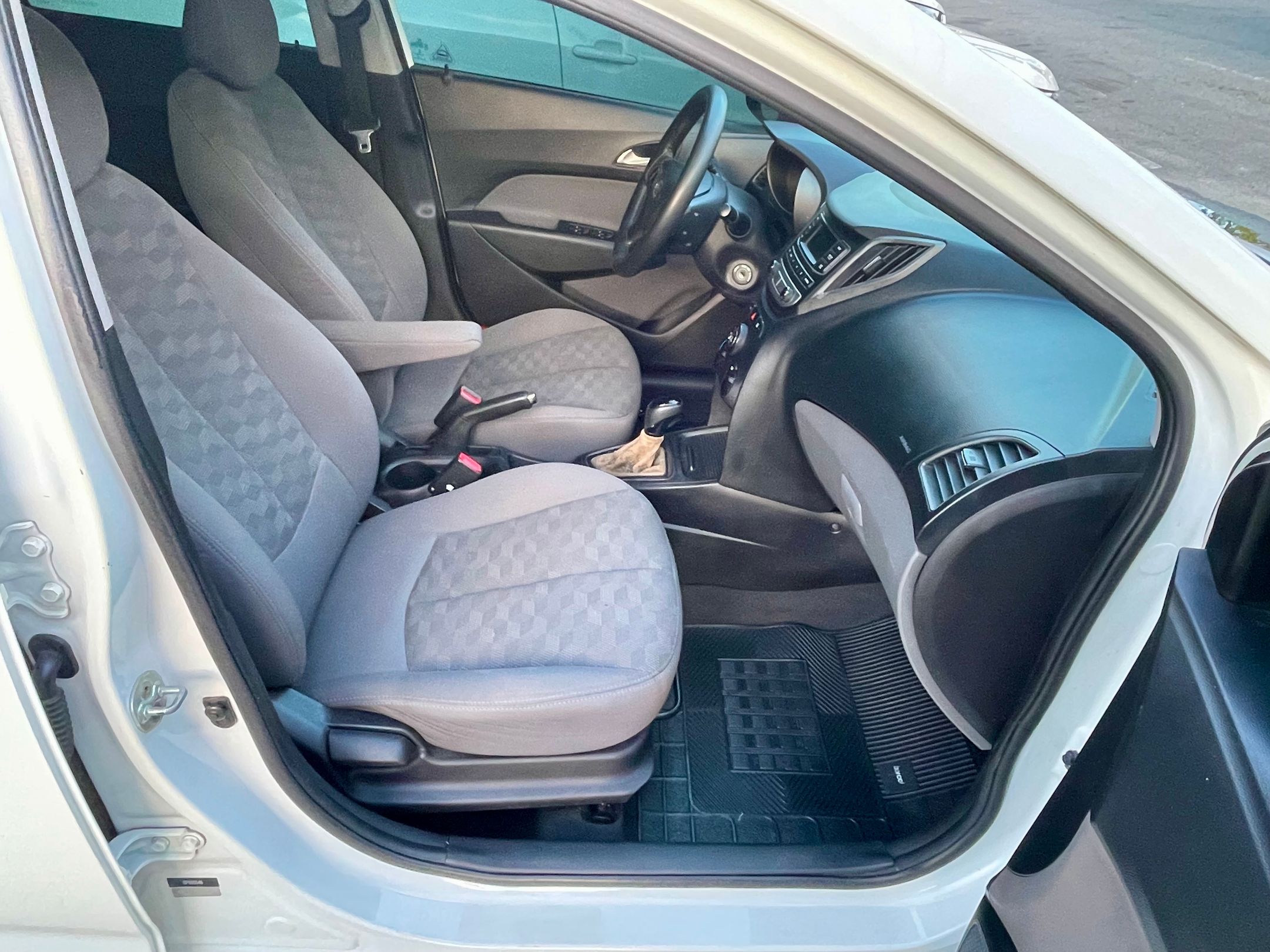 HYUNDAI HB20S 7