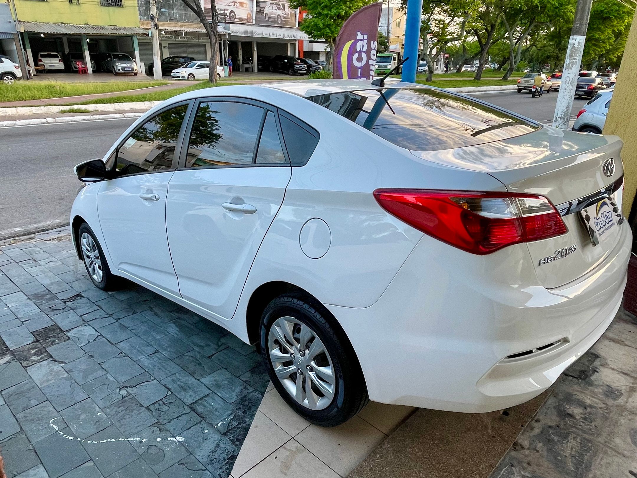 HYUNDAI HB20S 9