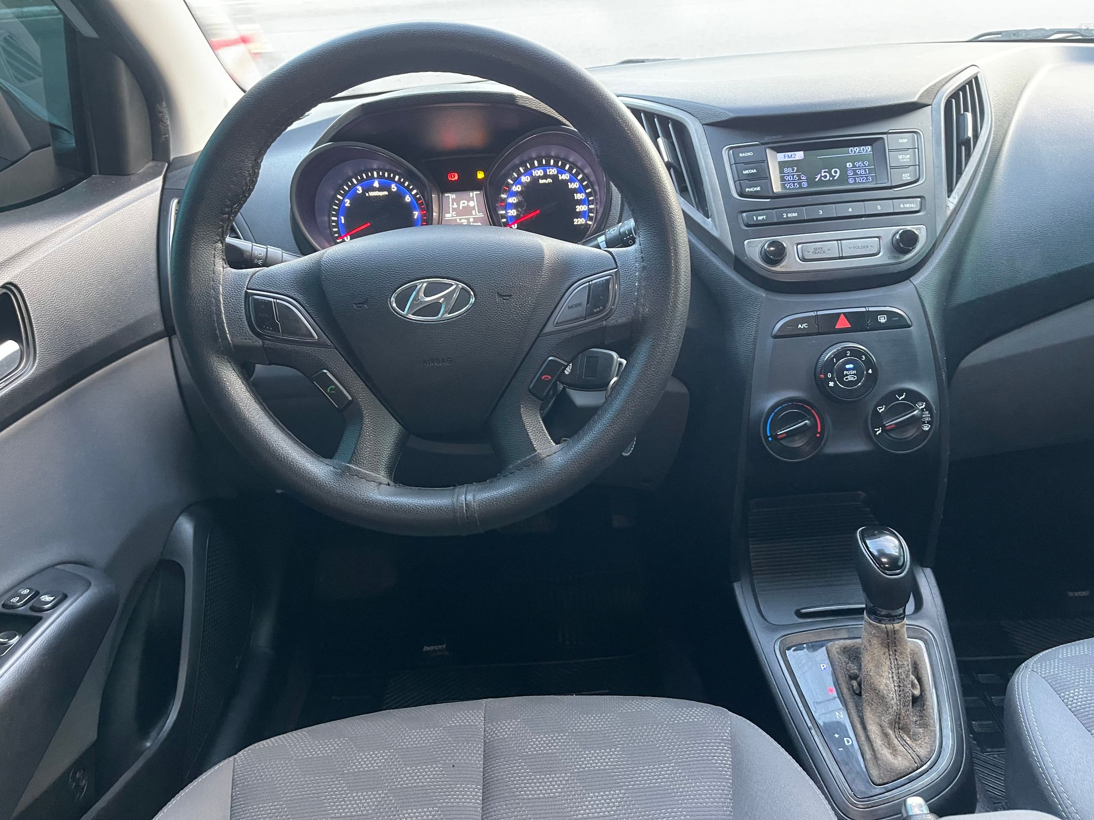 HYUNDAI HB20S 12