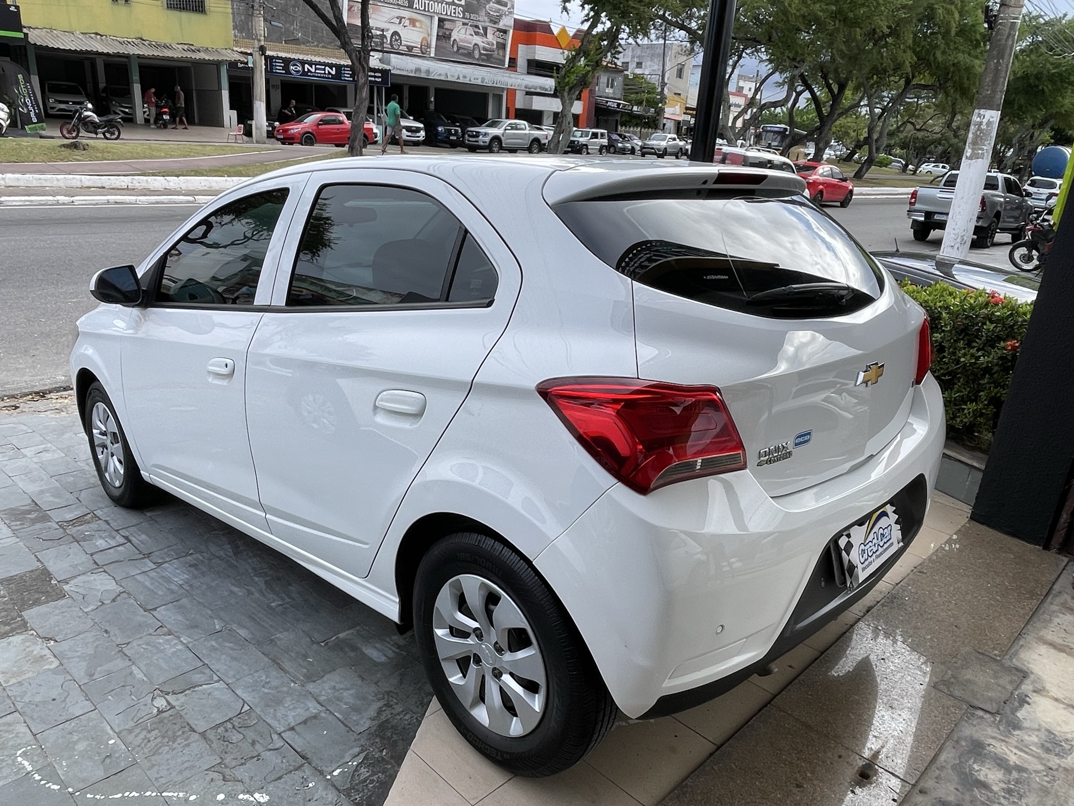 GM - Chevrolet ONIX 4