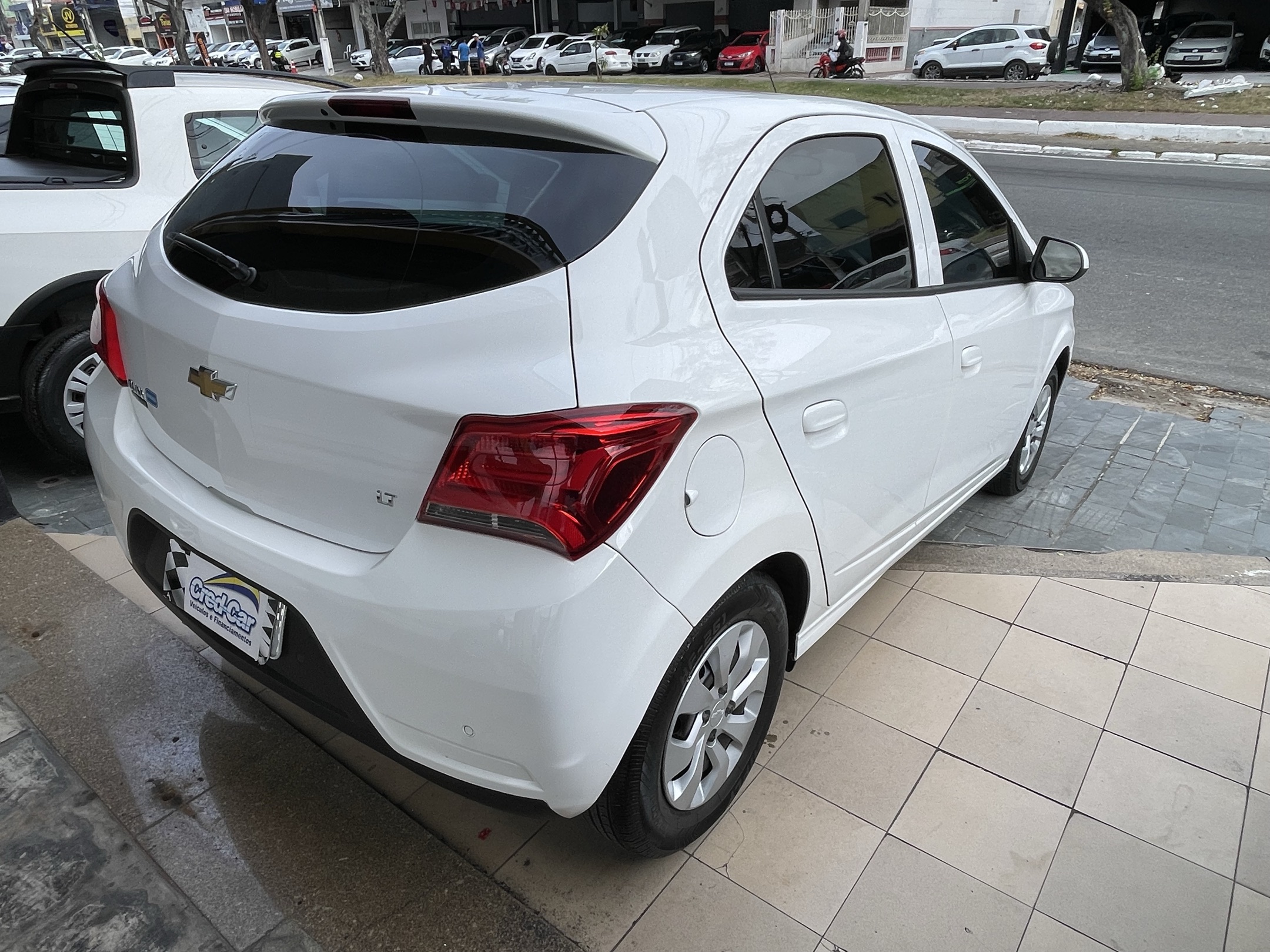 GM - Chevrolet ONIX 6