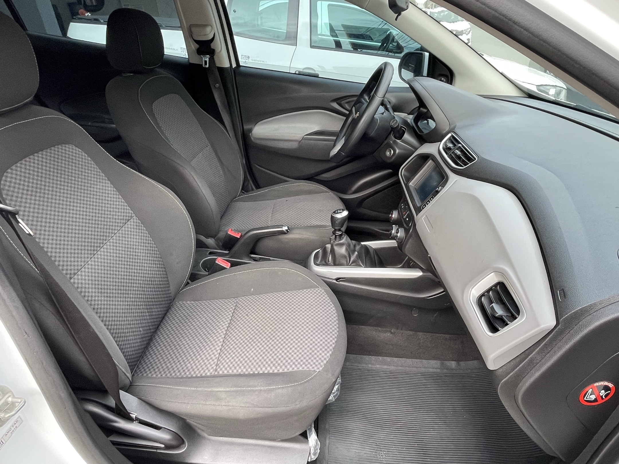 GM - Chevrolet ONIX 9