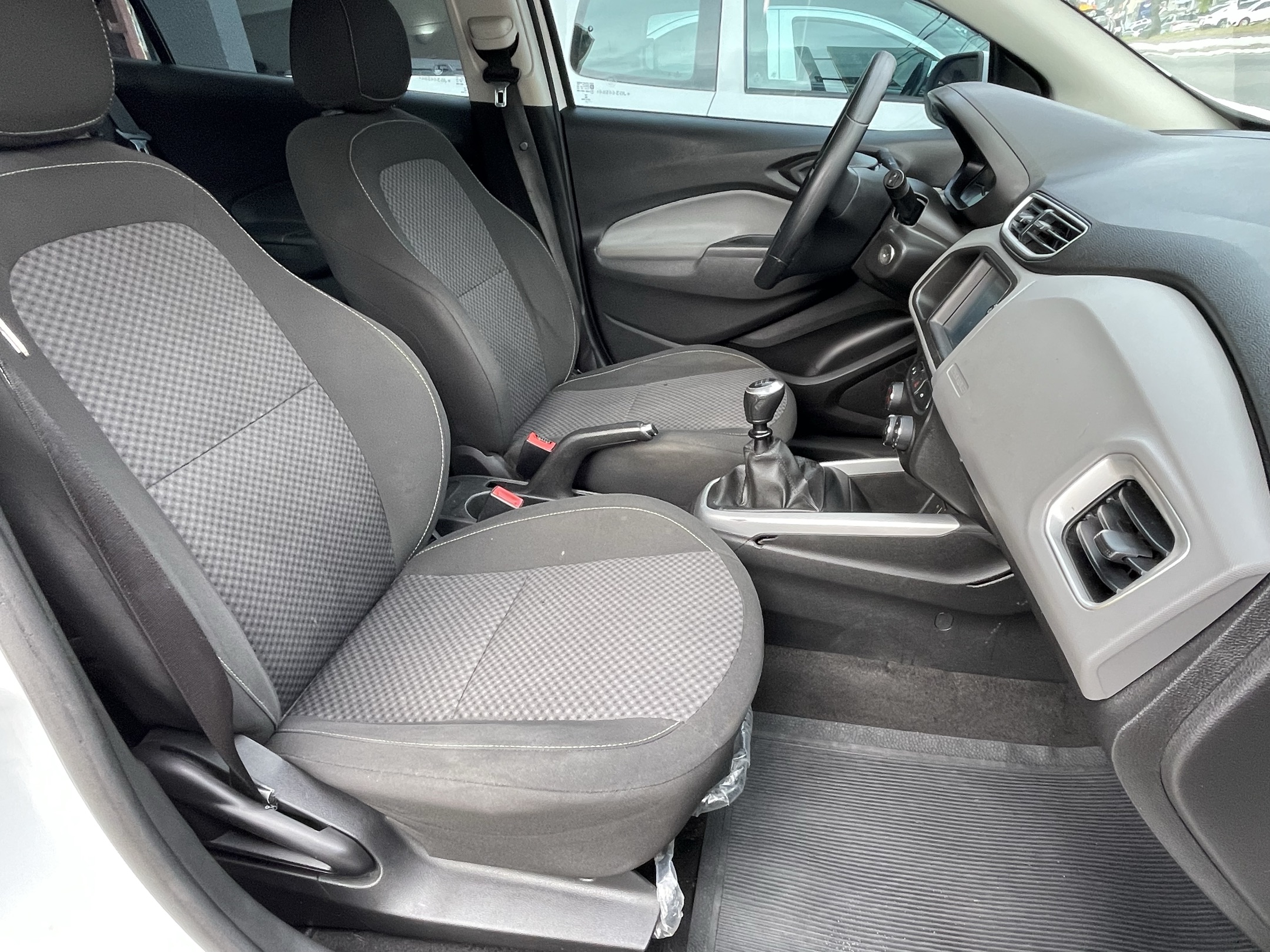 GM - Chevrolet ONIX 10