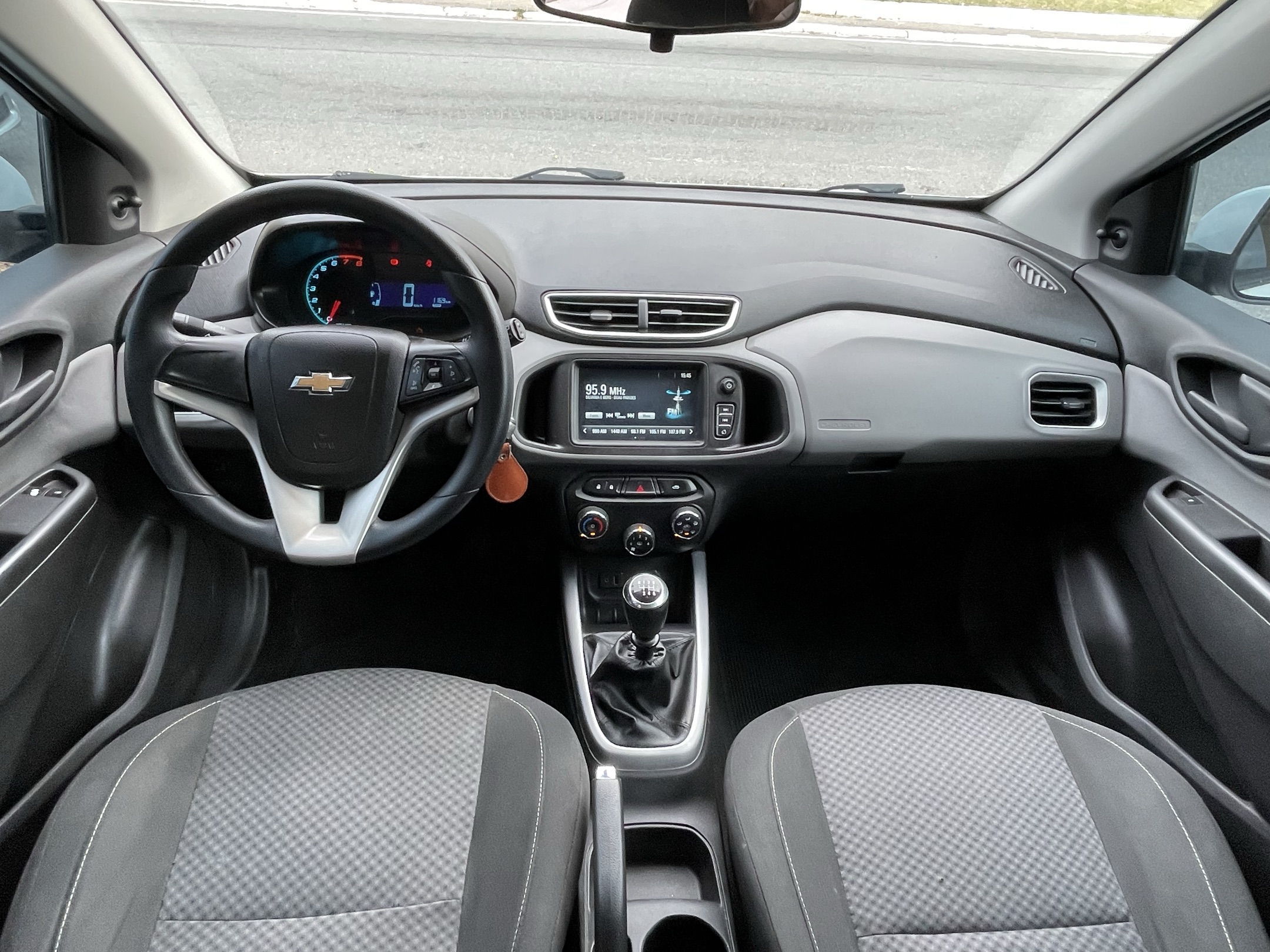 GM - Chevrolet ONIX 12
