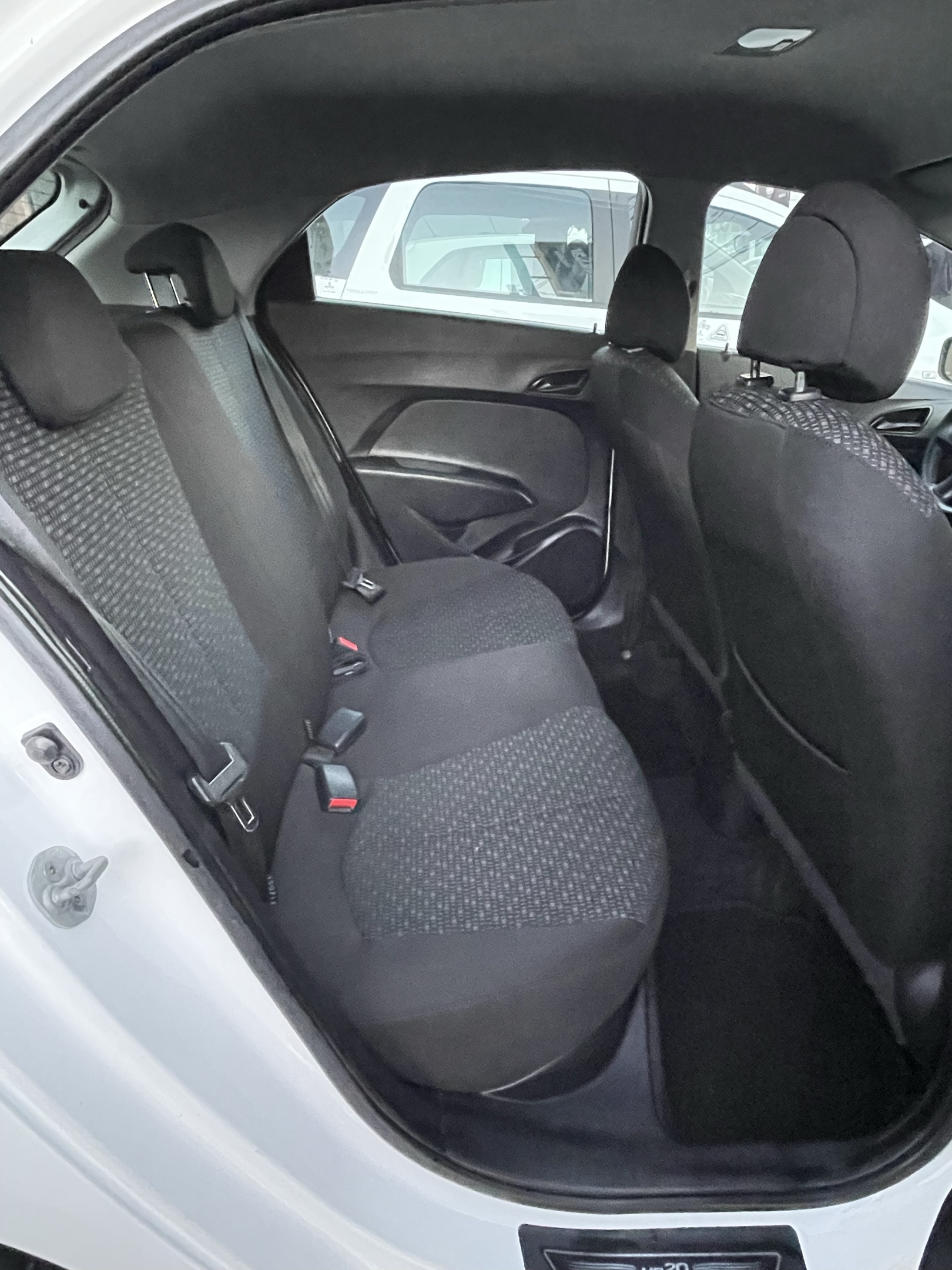 HYUNDAI HB20 8